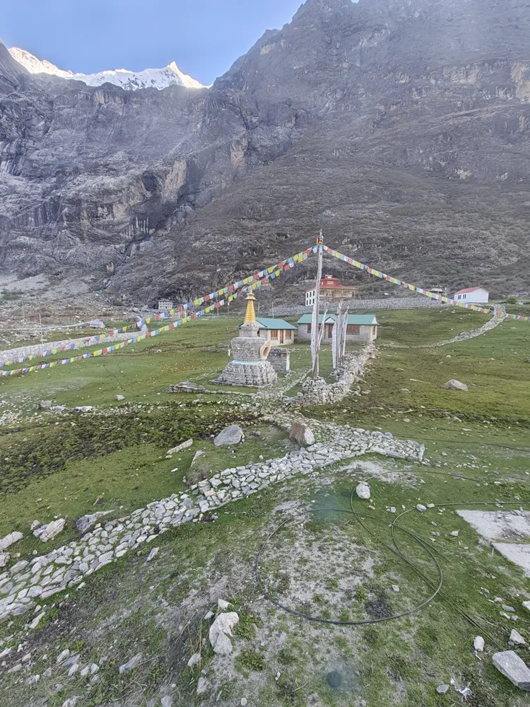dawn breaks - kyanjin gompa